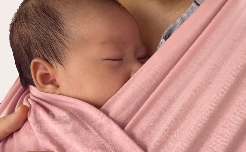 có nên sử dụng địu cho bé