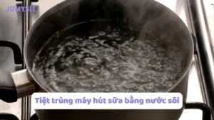tiệt trùng máy hút sữa bằng nước sôi
